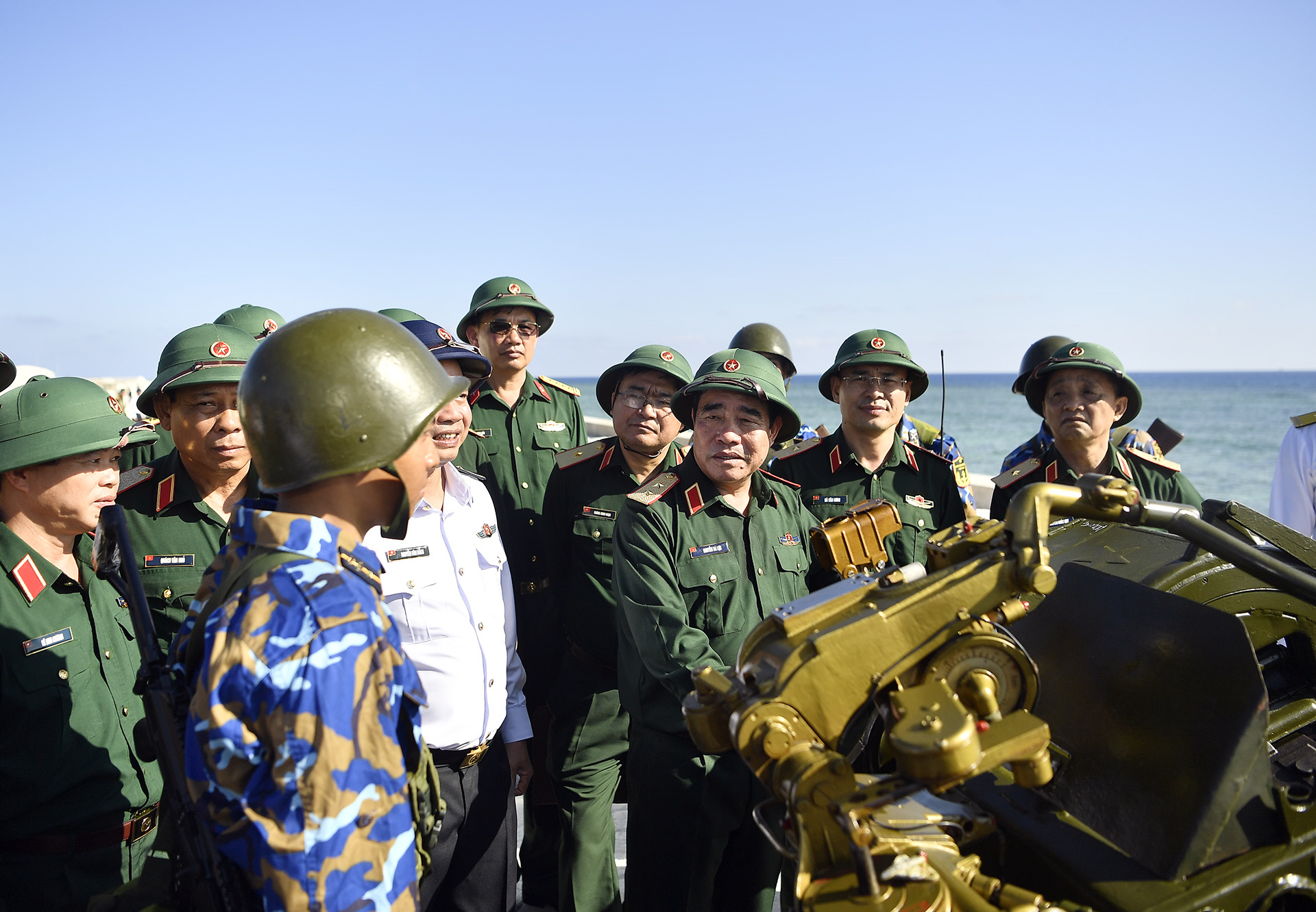 Đoàn công tác Bộ Tổng Tham mưu thăm, kiểm tra tại quần đảo Trường Sa, nhà giàn DK1