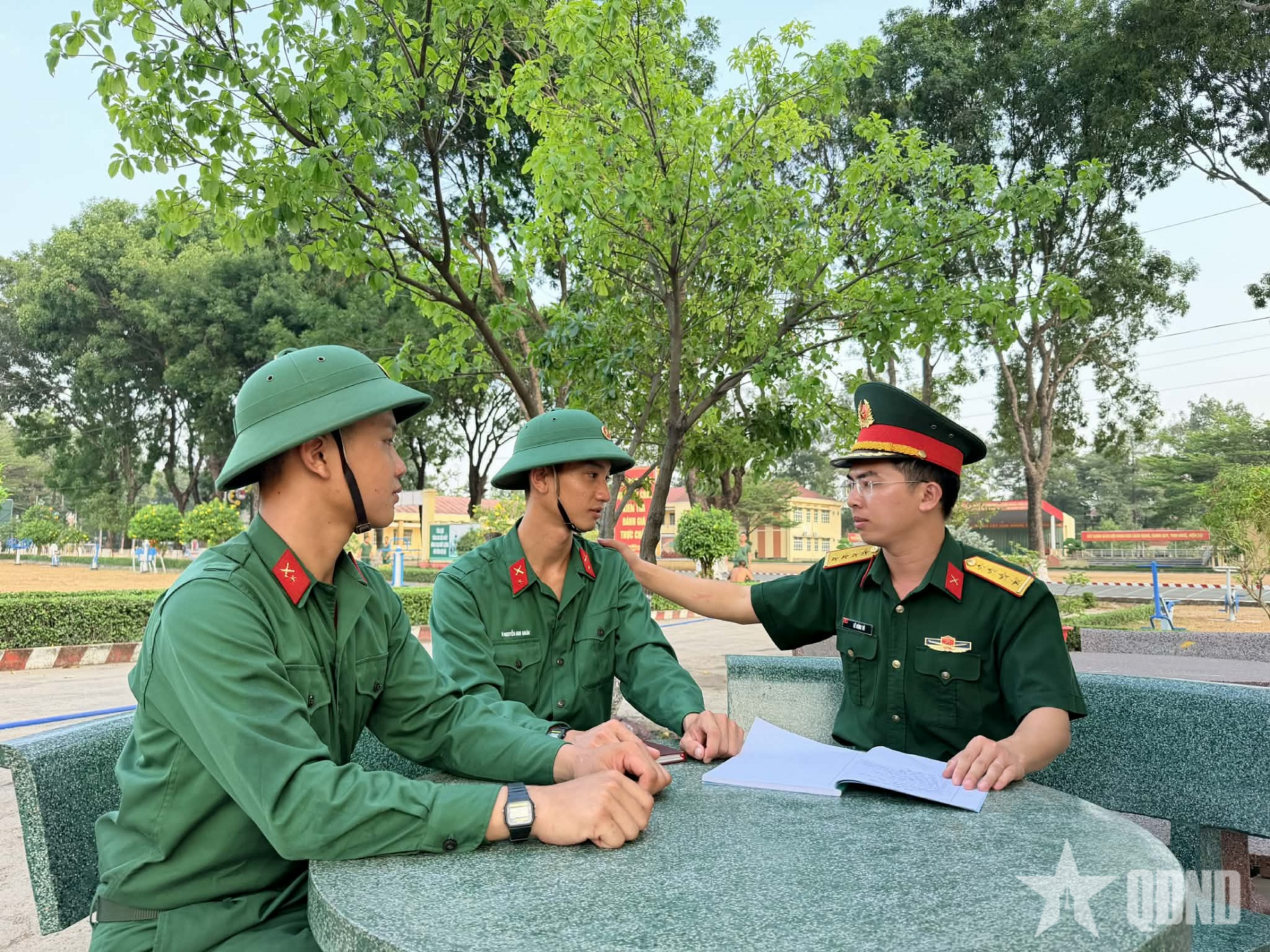 Anh em ruột vượt khó, cùng nhau nhập ngũ

