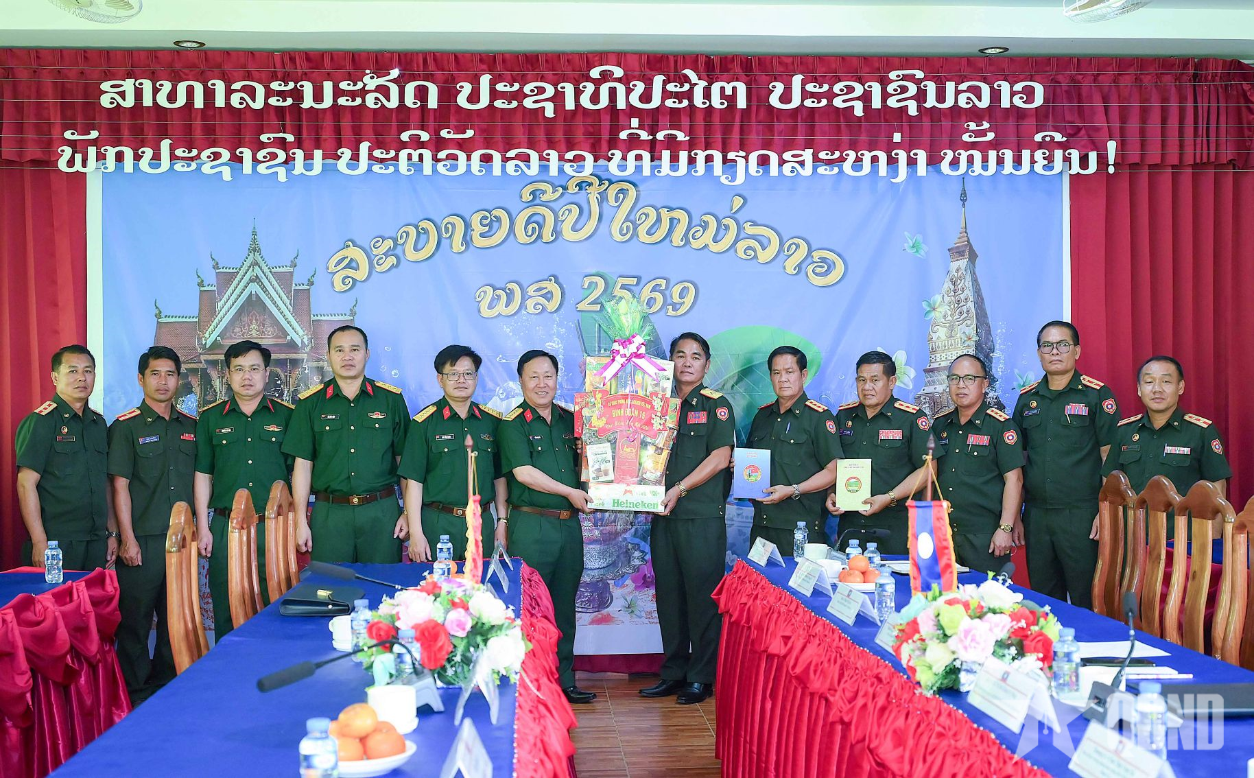 Binh đoàn 15 thăm, chúc Tết Bunpimay tại Lào