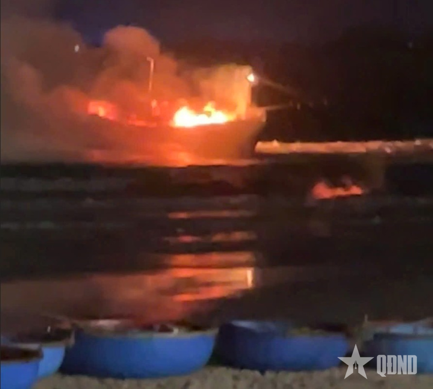 Quảng Ngãi: Cháy tàu cá trong đêm, thiệt hại gần 1 tỷ đồng