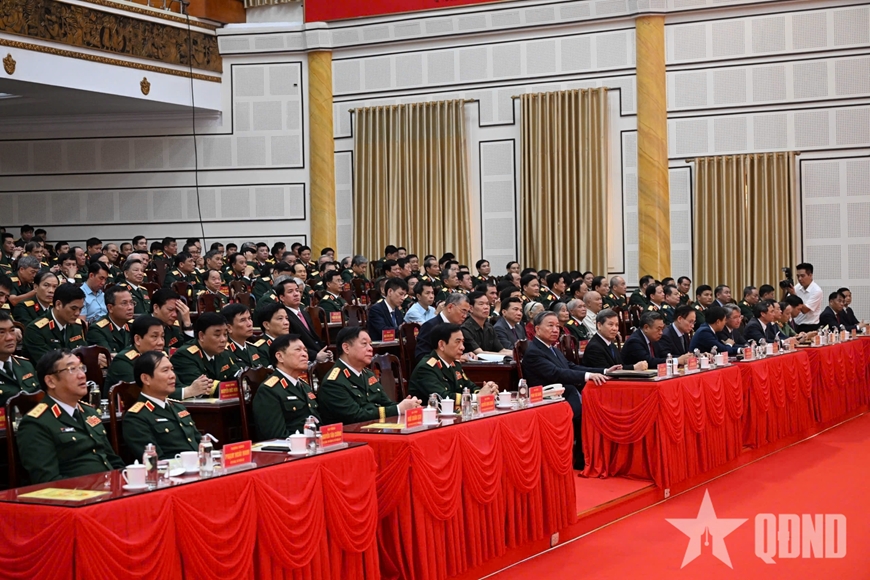 Tổng B&iacute; thư, Chủ tịch nước T&ocirc; L&acirc;m dự Lễ đ&oacute;n nhận danh hiệu Anh h&ugrave;ng Lực lượng vũ trang nh&acirc;n d&acirc;n của Qu&acirc;n khu 1