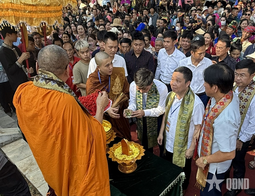 Điện Bi&ecirc;n: Đến Mường Lu&acirc;n vui Tết "Bun huột nặm" t&eacute; nước cầu may