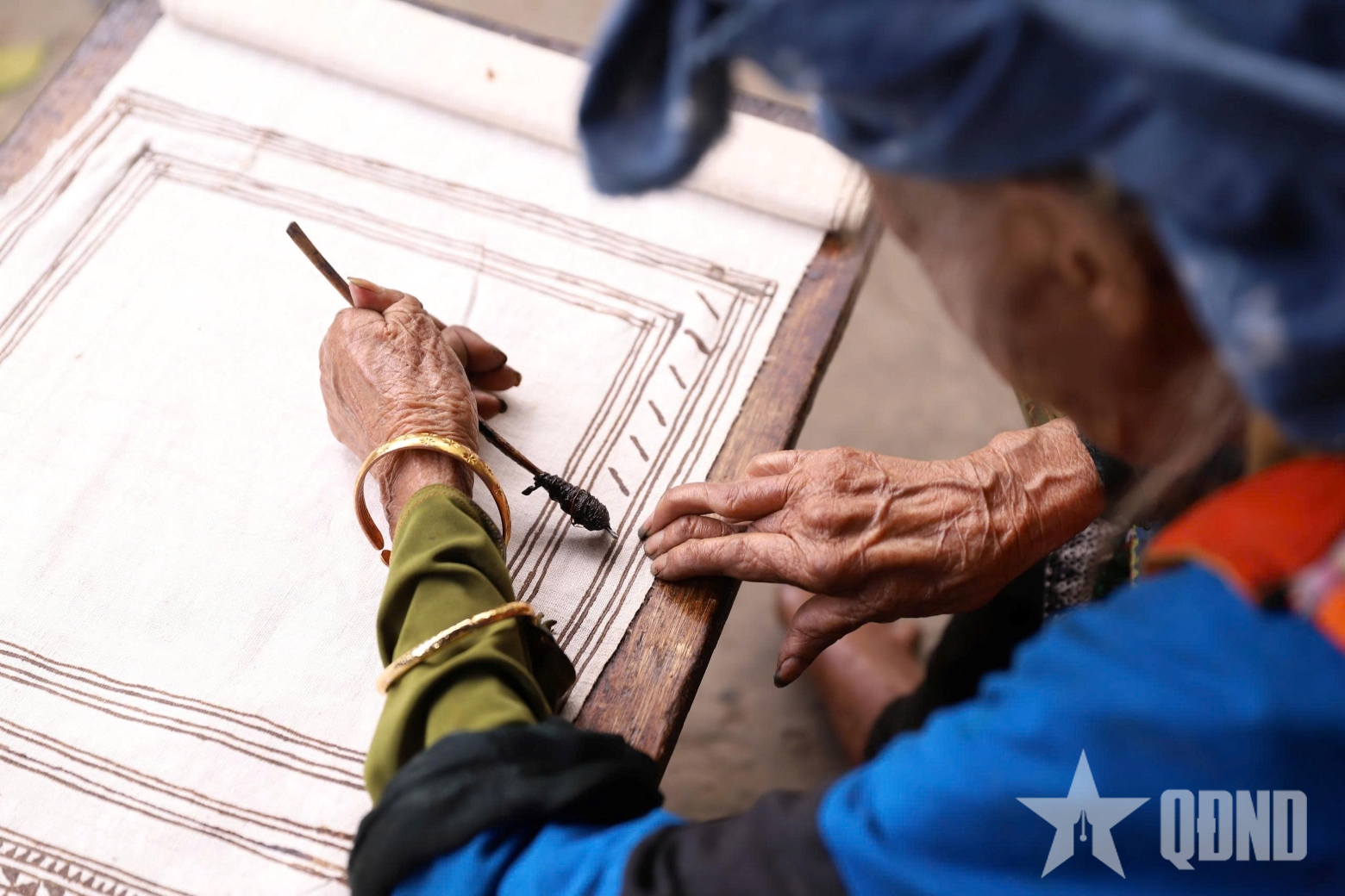 Vẽ sáp ong - vẽ hồn dân tộc