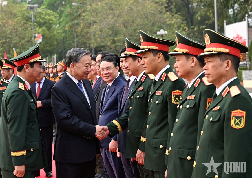 Tổng B&iacute; thư, Chủ tịch nước T&ocirc; L&acirc;m dự Lễ đ&oacute;n nhận danh hiệu Anh h&ugrave;ng Lực lượng vũ trang nh&acirc;n d&acirc;n của Qu&acirc;n khu 1