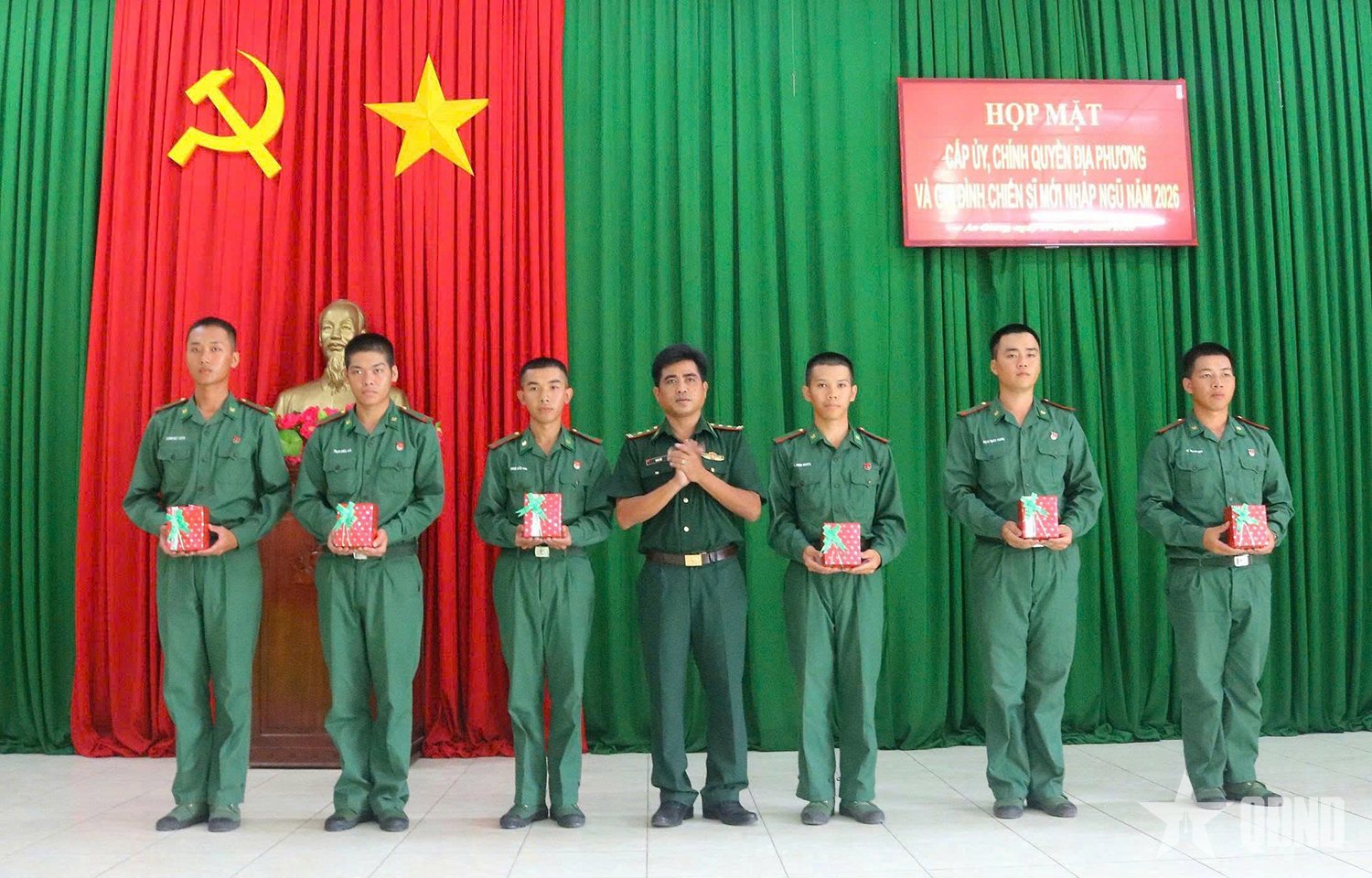 Đơn vị, địa phương, gia đình cùng làm điểm tựa cho chiến sĩ mới