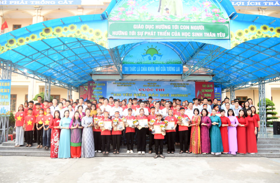 Vun đắp tình yêu biển, đảo cho học sinh