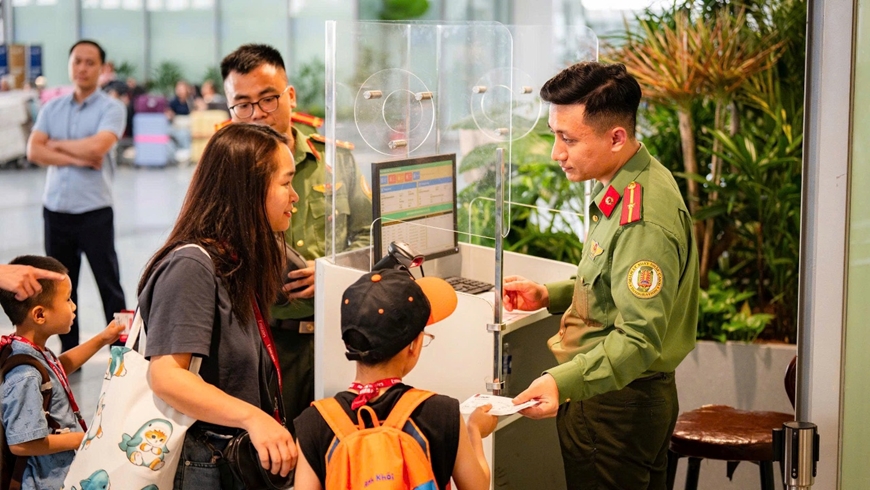 Hỗ trợ tiếp cận dịch vụ hàng không tại sân bay Nội Bài cho những hành khách đặc biệt