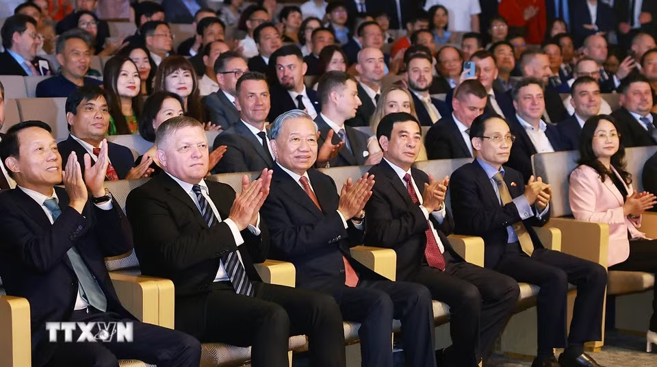 Tổng Bí thư, Chủ tịch nước Tô Lâm và Thủ tướng Slovakia dự Chương trình hòa nhạc hữu nghị Việt Nam - Slovakia