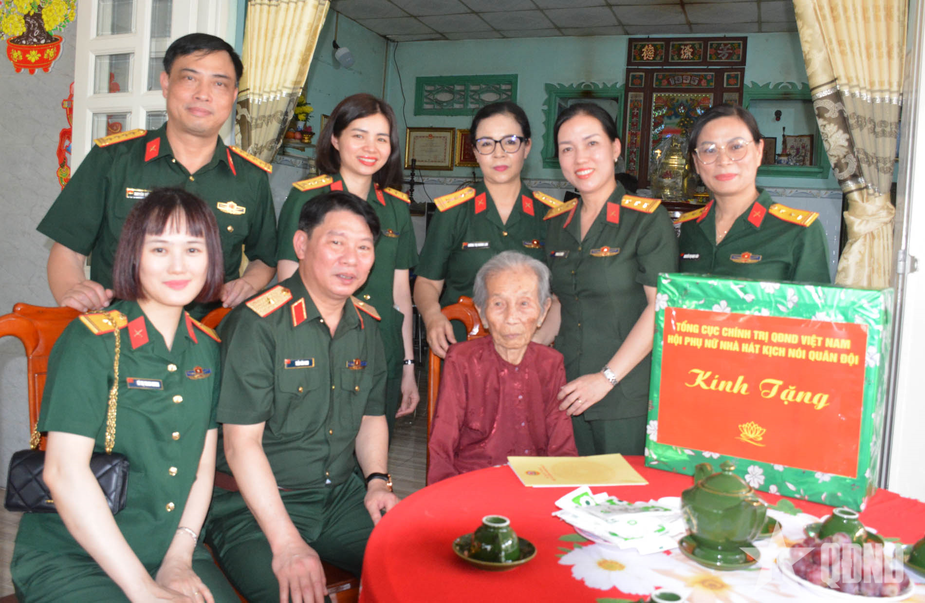 Tri ân người có công, lan tỏa hình ảnh phụ nữ Quân đội