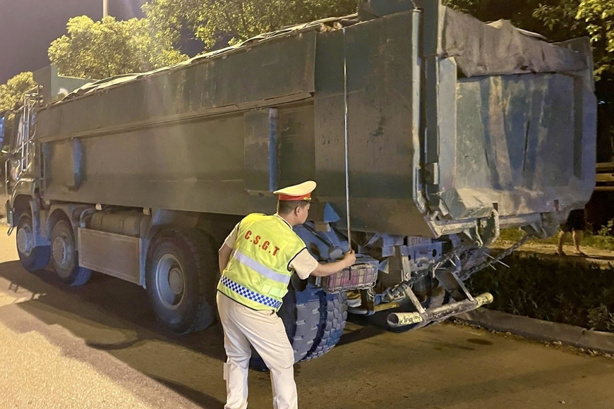 H&agrave; Nội: Xử l&yacute; 915 trường hợp xe tải vi phạm trật tự, an to&agrave;n giao th&ocirc;ng