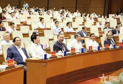 Gallery - 	Hội nghị toàn quốc nghiên cứu, học tập và triển khai Nghị quyết