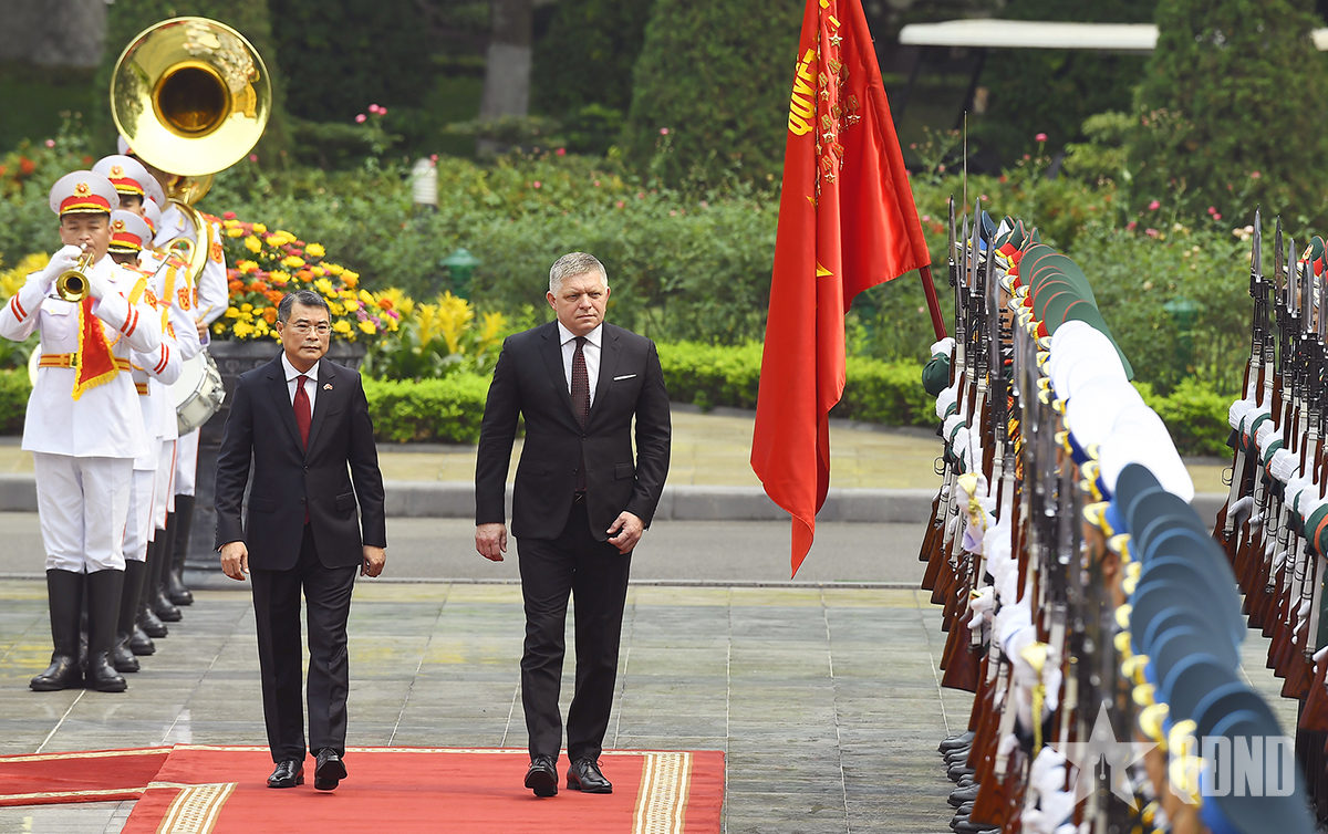 Thủ tướng Lê Minh Hưng chủ trì lễ đón Thủ tướng Slovakia