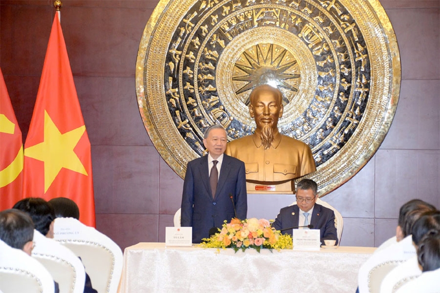 Tổng B&iacute; thư, Chủ tịch nước T&ocirc; L&acirc;m gặp gỡ c&aacute;n bộ c&aacute;c cơ quan đại diện v&agrave; cộng đồng người Việt Nam tại Trung Quốc