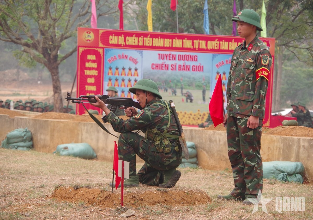 Chiến sĩ mới Bộ chỉ huy quân sự tỉnh Sơn La tự tin làm chủ vũ khí, trang bị

