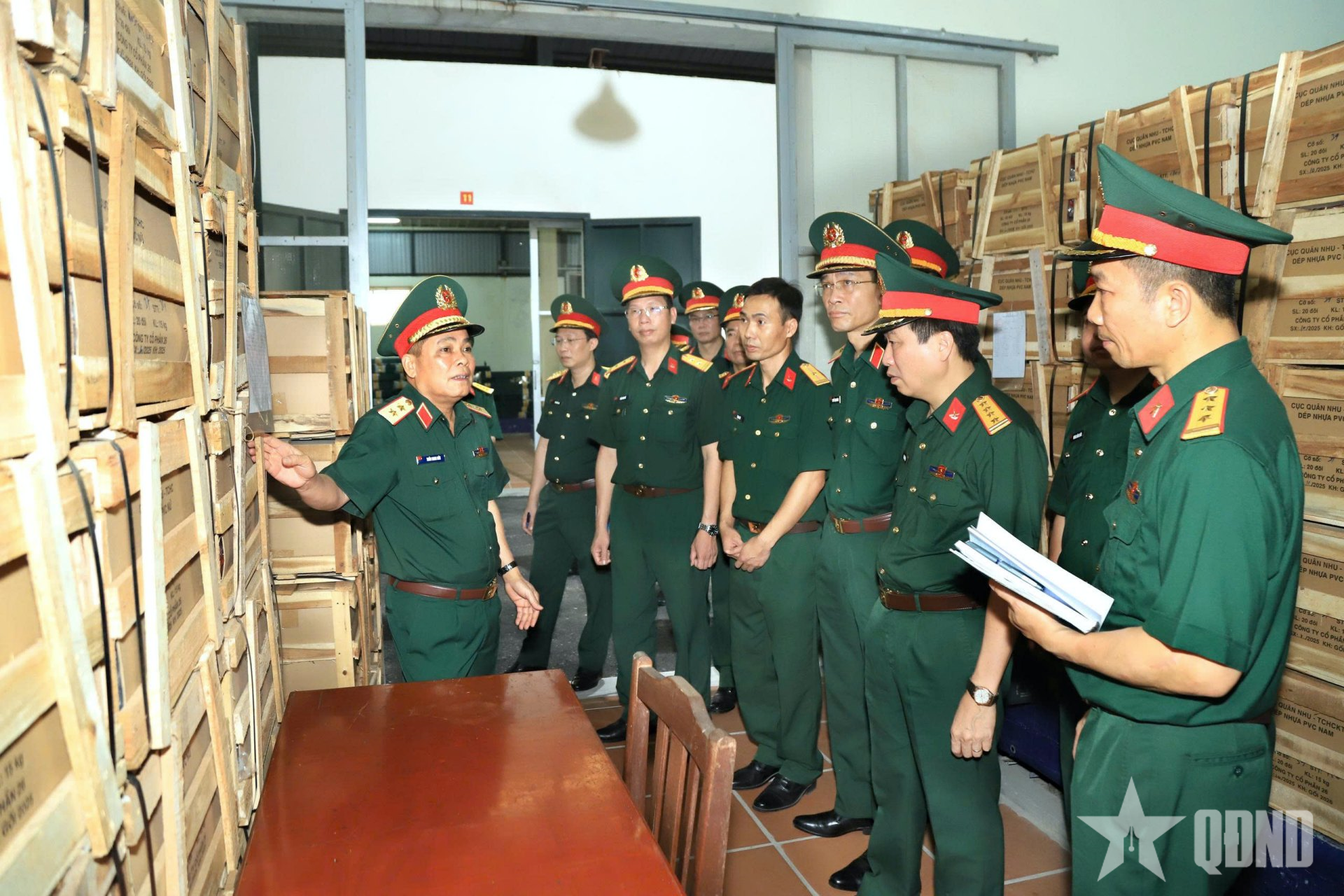 Trung tướng Trần Minh Đức kiểm tra Kho Tổng hợp 80