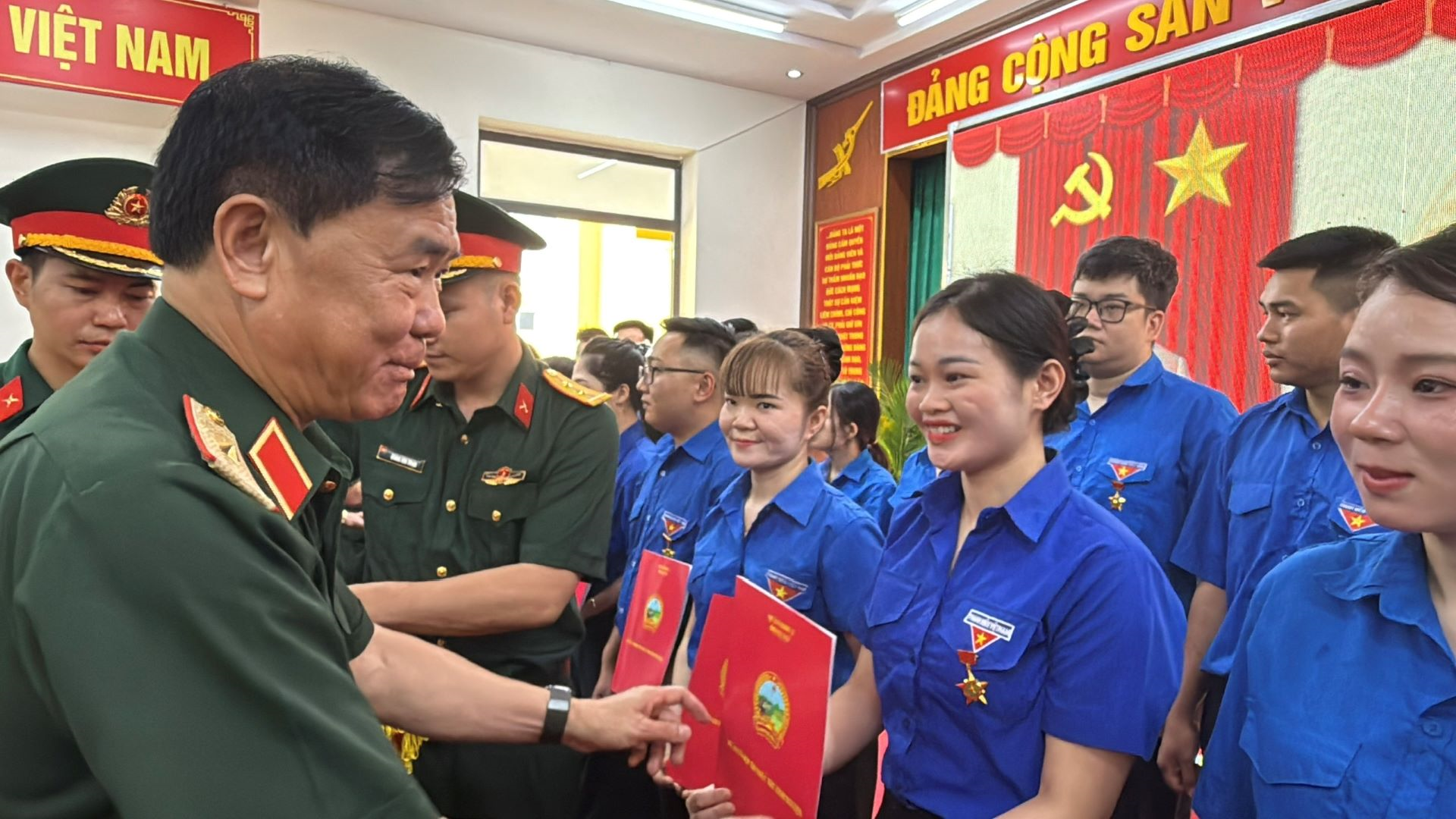 Đoàn Kinh tế - Quốc phòng (Quân khu 2) phát huy tốt vai trò trí thức trẻ tình nguyện