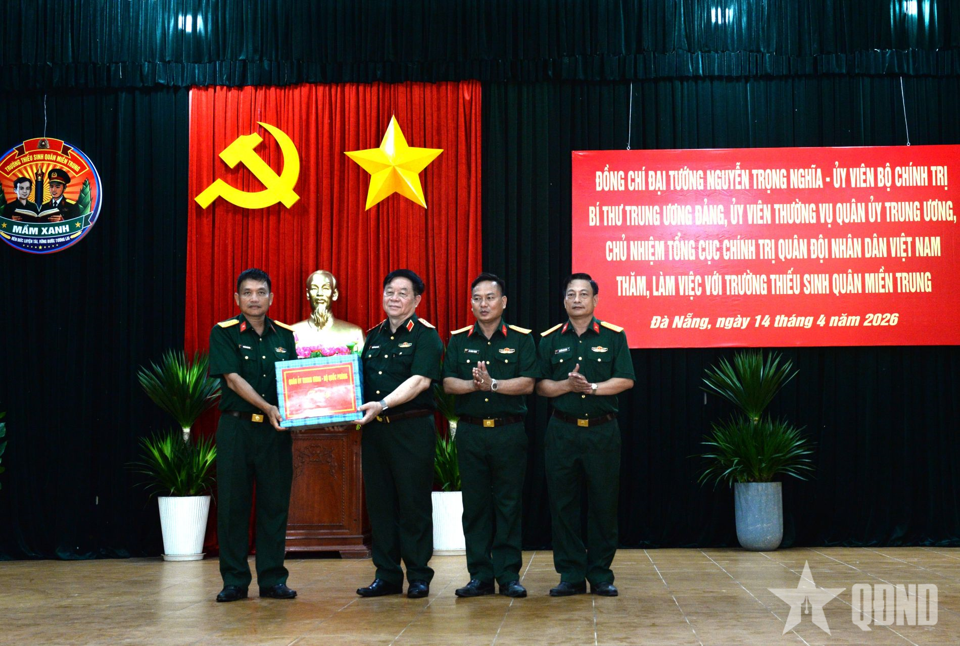 Đại tướng Nguyễn Trọng Nghĩa thăm, làm việc với Trường Thiếu sinh quân miền Trung và Trung đoàn 143  