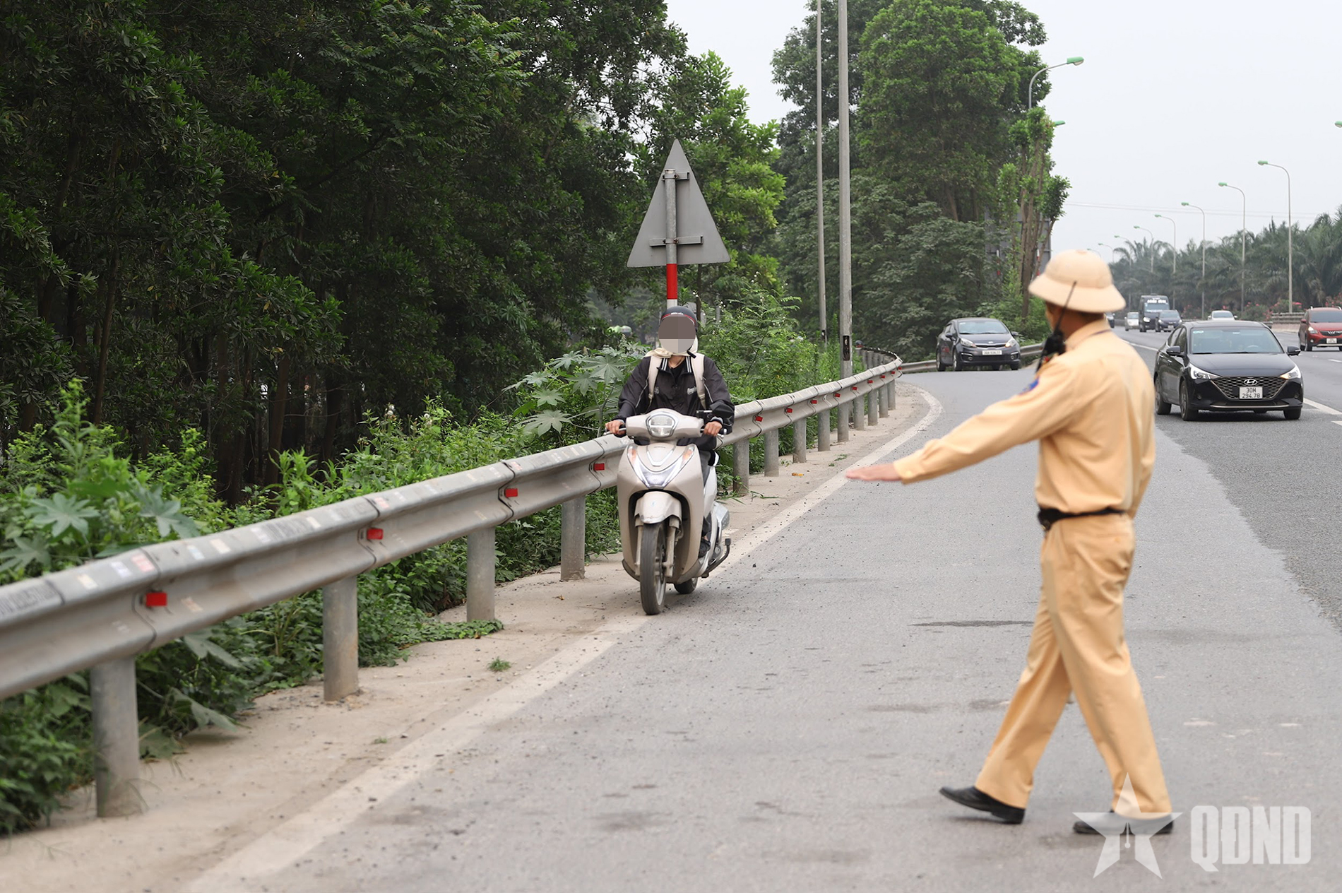 Hà Nội: Tăng cường kiểm soát, bảo đảm trật tự, an toàn giao thông trên cao tốc Đại lộ Thăng Long