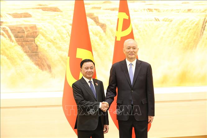 Thường trực Ban Bí thư Trần Cẩm Tú hội đàm với Bí thư Ban Bí thư, Chánh Văn phòng Trung ương Đảng Cộng sản Trung Quốc

