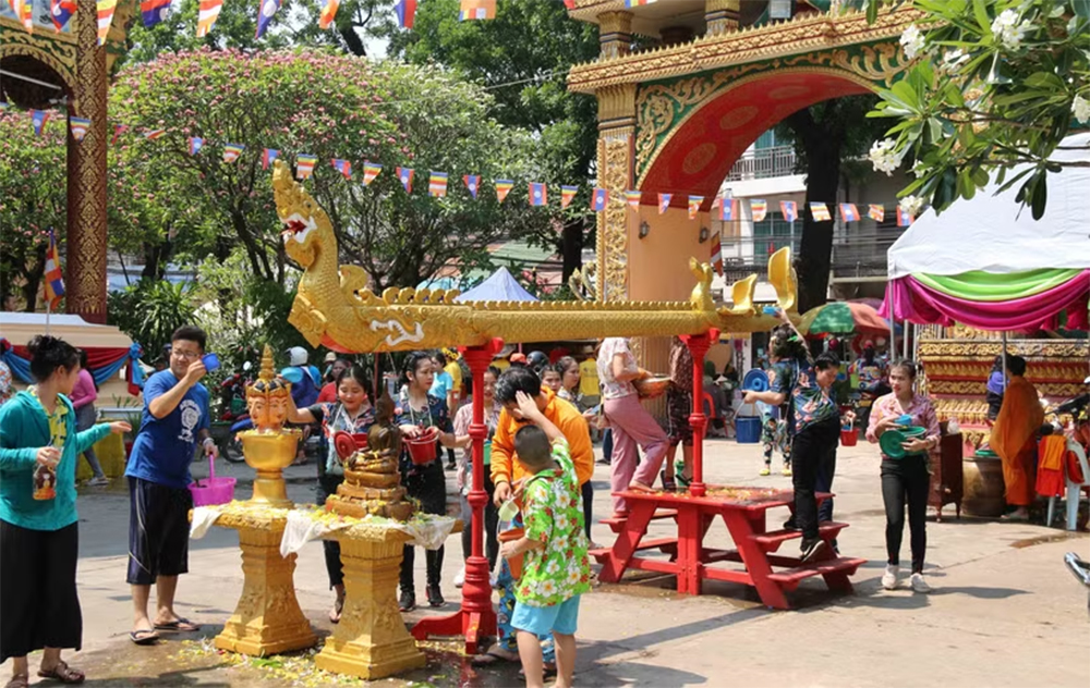 Lãnh đạo Việt Nam gửi thư chúc mừng năm mới Lào và Campuchia