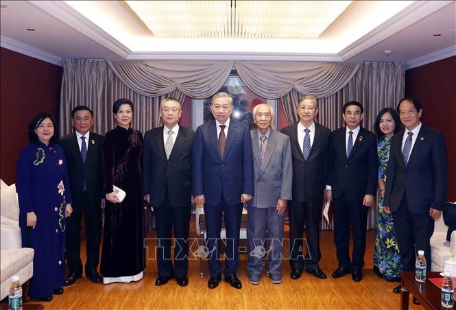 Tổng Bí thư, Chủ tịch nước Tô Lâm và phu nhân gặp mặt thân nhân các tướng lĩnh, chuyên gia, nhân sĩ hữu nghị Việt Nam - Trung Quốc