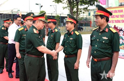 Gallery - 	Đại tướng Nguyễn Trọng Nghĩa thăm, làm việc với các đơn vị tại Đà Nẵng