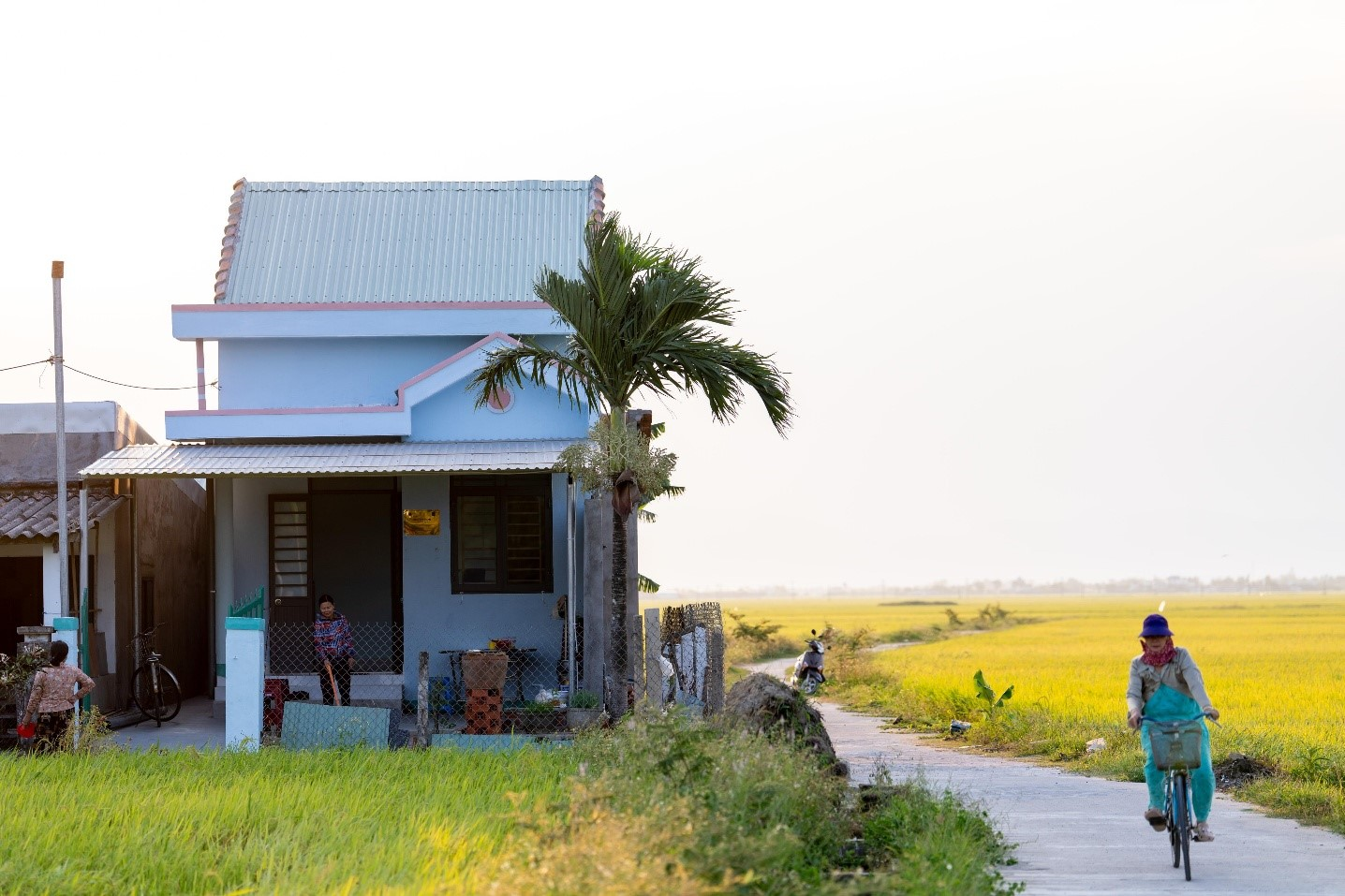 Bàn giao nhà an toàn cho người dân chịu ảnh hưởng bởi thiên tai tại tỉnh Đắk Lắk

