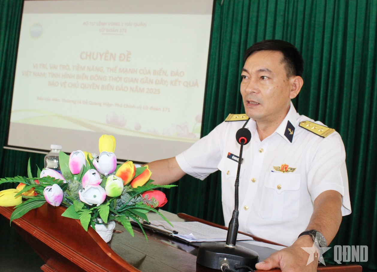 Lữ đoàn 171 (Vùng 2 Hải quân) tuyên truyền biển, đảo tại xã Long Hải, TP Hồ Chí Minh