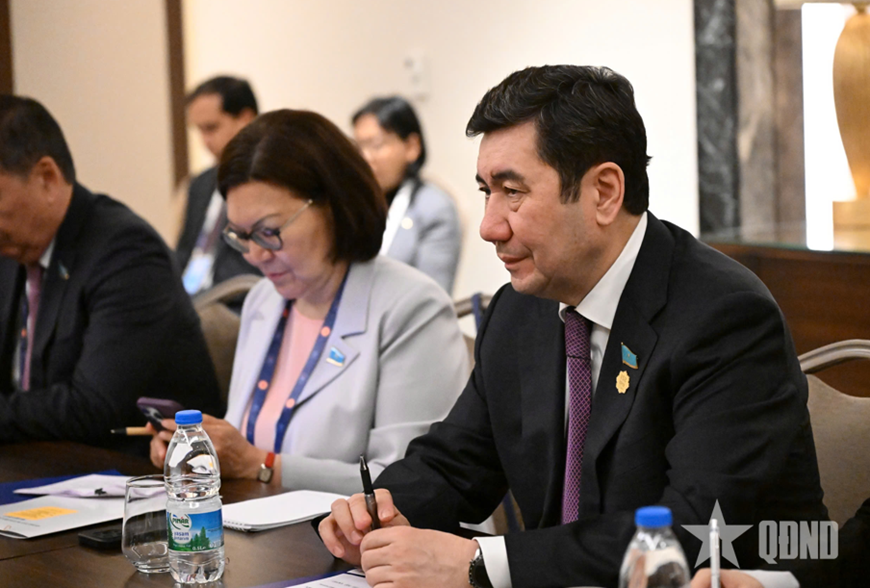 Chủ tịch Quốc hội Trần Thanh Mẫn gặp Chủ tịch Hạ viện Kazakhstan Yerlan Koshanov