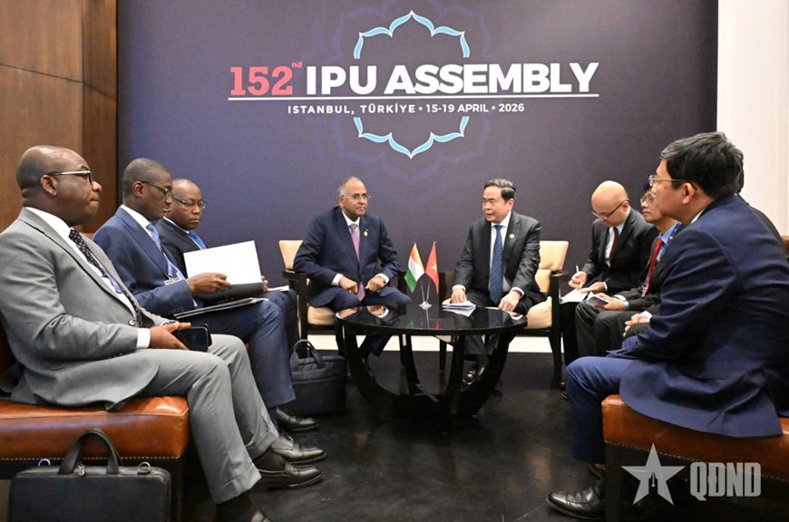 Chủ tịch Quốc hội Trần Thanh Mẫn gặp Chủ tịch Quốc hội Bờ Biển Ng&agrave;