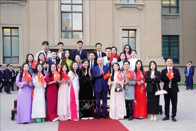 Kiều b&agrave;o, lưu học sinh tại Bắc Kinh (Trung Quốc) x&uacute;c động, tin tưởng sau cuộc gặp Tổng B&iacute; thư, Chủ tịch nước T&ocirc; L&acirc;m