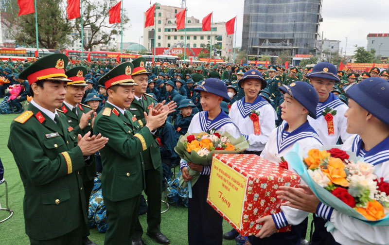 Nhân tố chính trị tinh thần - cội nguồn sức mạnh của LLVT Quân khu 4