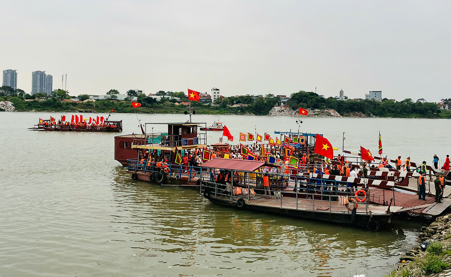 Giữ hồn làng trong dòng nước thiêng