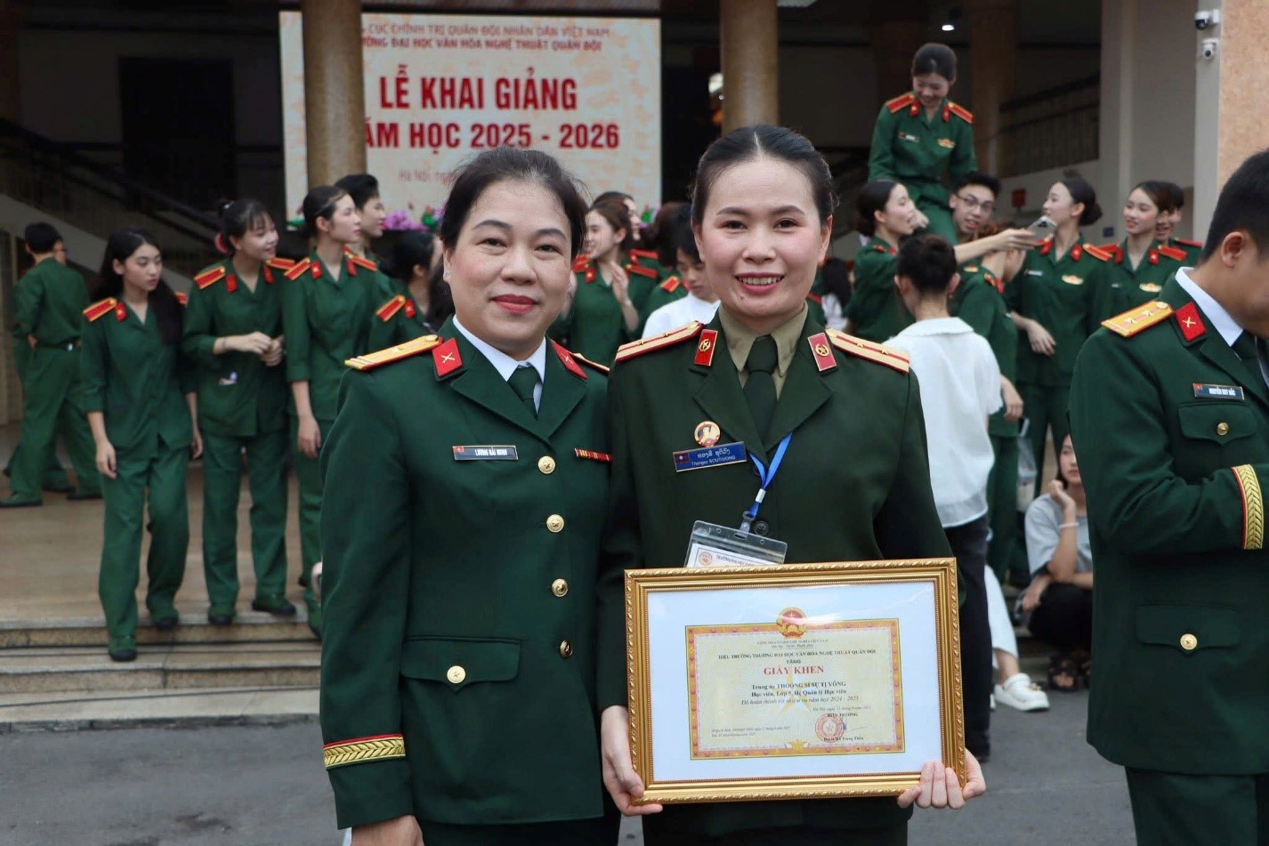 Hành trình chinh phục tiếng Việt và giấc mơ báo chí của nữ quân nhân Lào