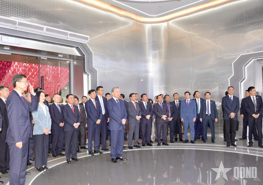 Tổng B&iacute; thư, Chủ tịch nước T&ocirc; L&acirc;m thăm Trung t&acirc;m Hợp t&aacute;c đổi mới tr&iacute; tuệ nh&acirc;n tạo Trung Quốc - ASEAN