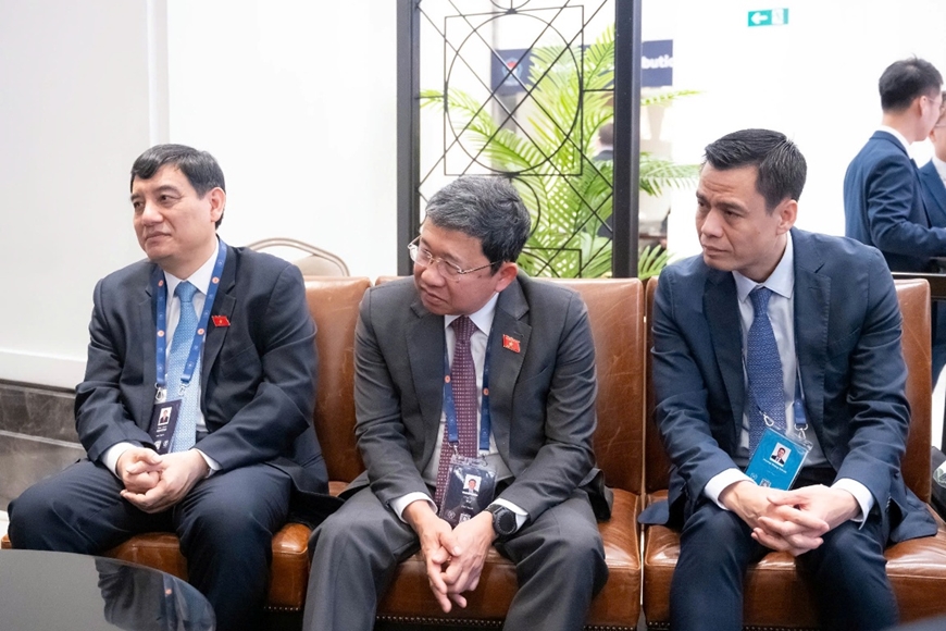 Chủ tịch Quốc hội Trần Thanh Mẫn gặp Ph&oacute; chủ tịch Quốc hội L&agrave;o Sounthone Xayachak