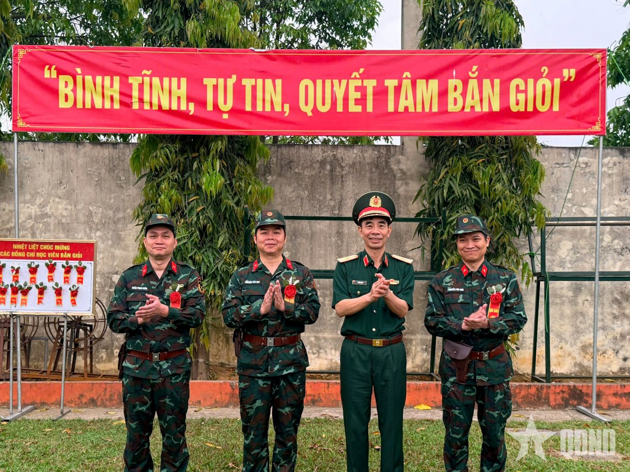 Học viện Chính trị thực hành kiểm tra bắn đạn thật cho học viên