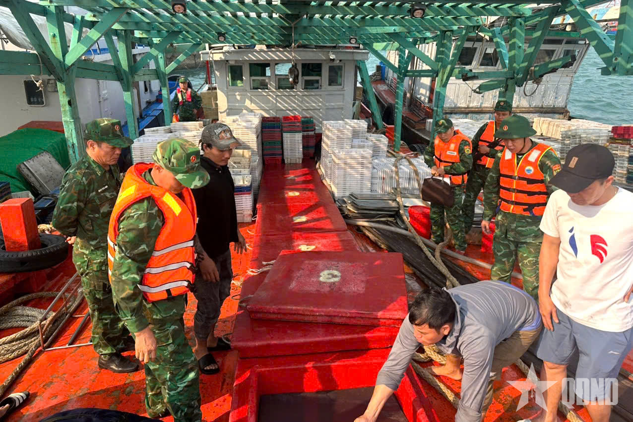 Bộ đội Biên phòng thành phố Hải Phòng tạm giữ phương tiện vận chuyển dầu trái phép