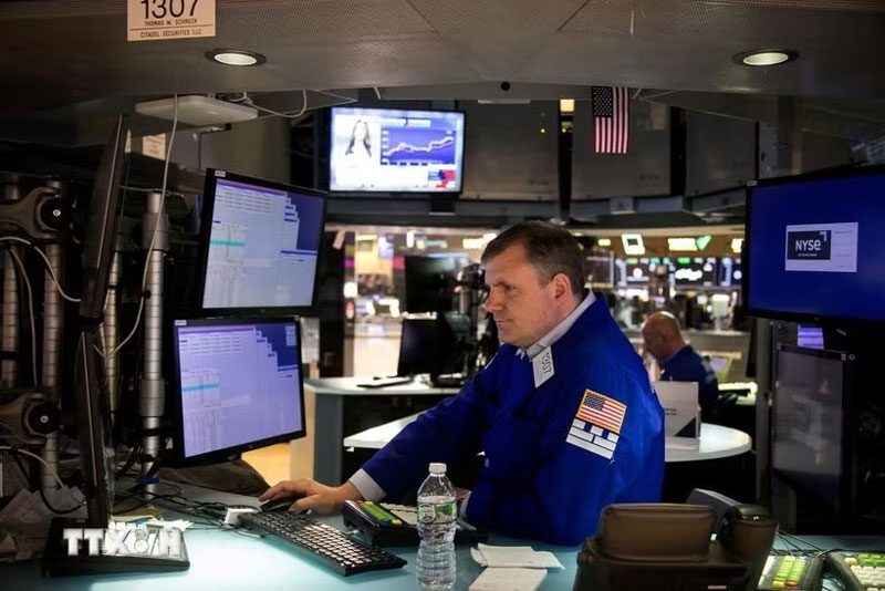 Thị trường chứng khoán Phố Wall bùng nổ kỷ lục khi eo biển Hormuz mở lại