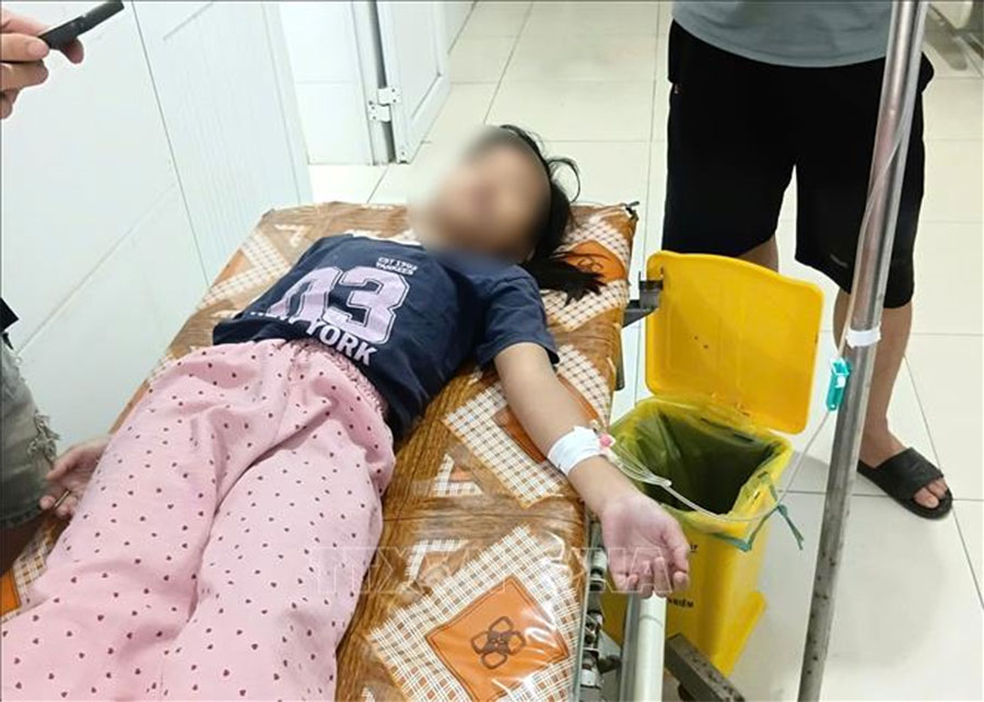 Nghệ An: Hơn 20 người nhập viện nghi ngộ độc sau ăn bánh mì