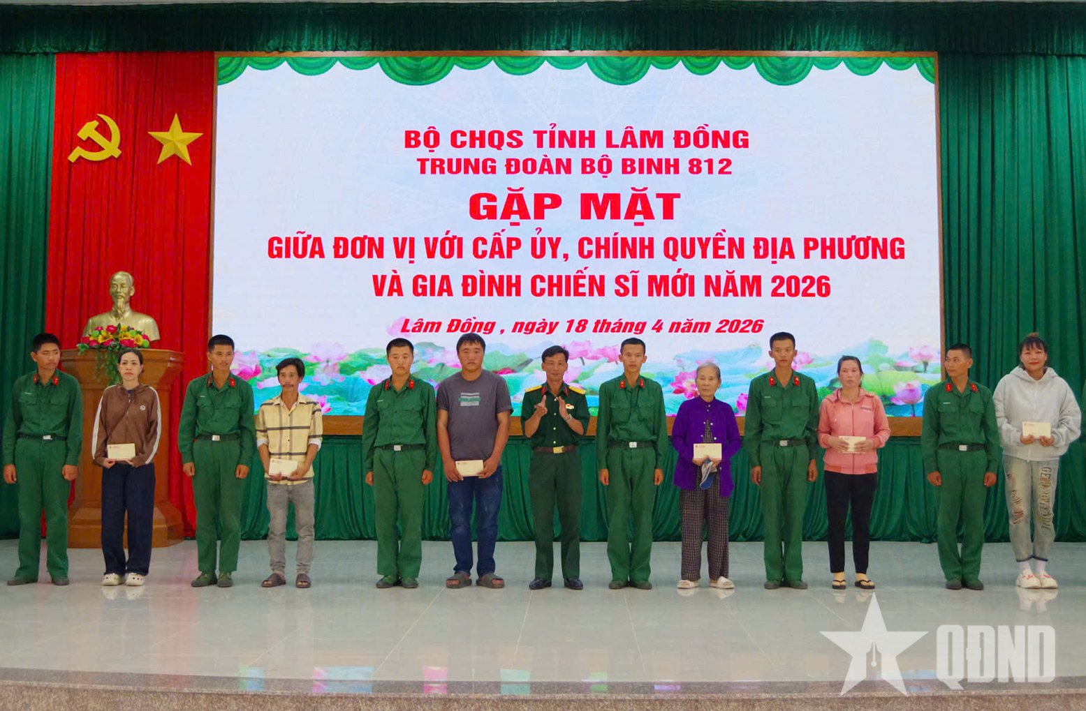 Trung đoàn 812 gặp mặt gia đình chiến sĩ mới năm 2026

