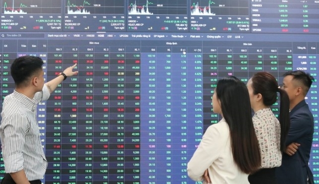 Thận trọng với c&aacute;c hội nh&oacute;m tư vấn chứng kho&aacute;n kh&ocirc;ng ph&eacute;p