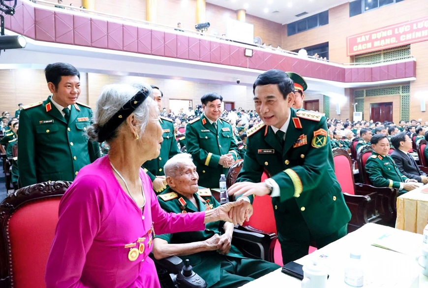 Thủ tướng L&ecirc; Minh Hưng: LLVT Qu&acirc;n khu 4 ph&aacute;t huy truyền thống anh h&ugrave;ng, ho&agrave;n th&agrave;nh xuất sắc mọi nhiệm vụ được giao, tiếp tục viết n&ecirc;n những trang sử h&agrave;o h&ugrave;ng