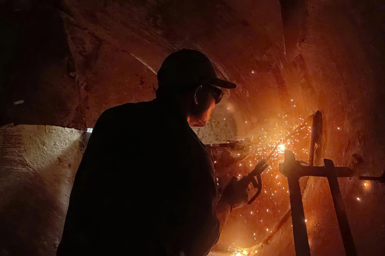 “Bác sĩ” của xe máy, vũ khí, trang bị kỹ thuật Công binh