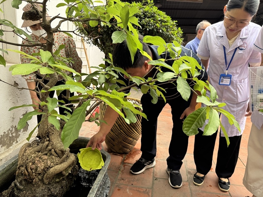 Ph&aacute;t động cao điểm tổng vệ sinh m&ocirc;i trường ph&ograve;ng, chống bệnh sốt xuất huyết v&agrave; tay ch&acirc;n miệng