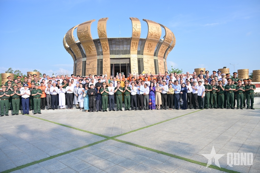Đại tướng Nguyễn Trọng Nghĩa dự chỉ đạo chương tr&igrave;nh gặp mặt gi&agrave; l&agrave;ng, trưởng th&ocirc;n, trưởng ấp, trưởng khu, người c&oacute; uy t&iacute;n, chức sắc t&ocirc;n gi&aacute;o khu vực Nam Bộ