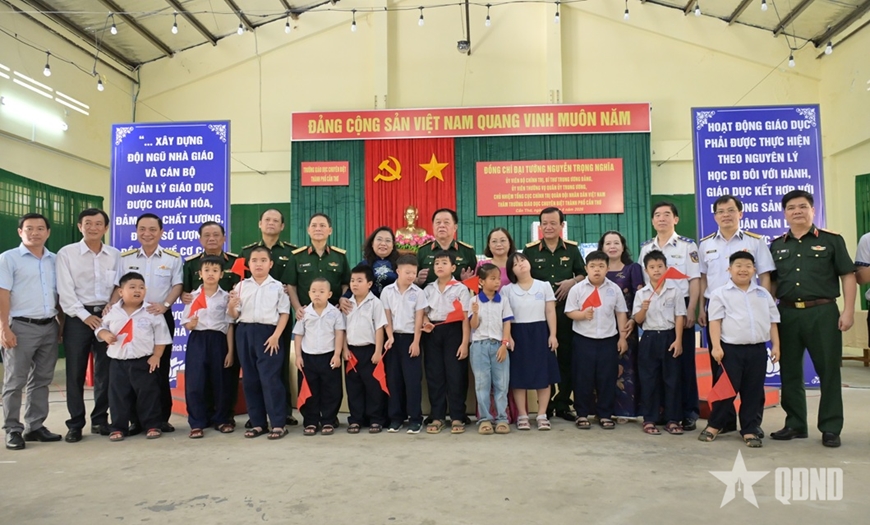 Đại tướng Nguyễn Trọng Nghĩa dự chỉ đạo chương tr&igrave;nh gặp mặt gi&agrave; l&agrave;ng, trưởng th&ocirc;n, trưởng ấp, trưởng khu, người c&oacute; uy t&iacute;n, chức sắc t&ocirc;n gi&aacute;o khu vực Nam Bộ