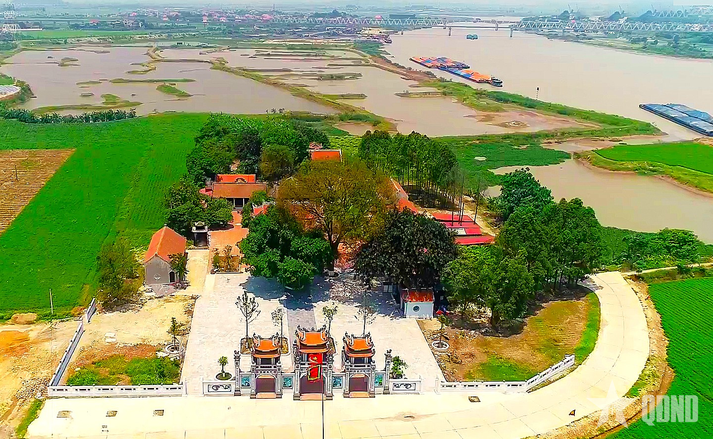 Bãi Nguyệt Bàn, đền Tam Phủ lắng đọng hào khí Đông A