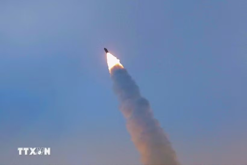 Vụ phóng tên lửa đạn đạo của Triều Tiên: Hàn Quốc họp khẩn, Nhật Bản xác định không có thiệt hại