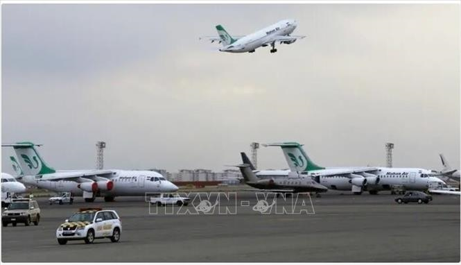 Iran khôi phục các chuyến bay quốc tế, từng bước mở lại không phận 